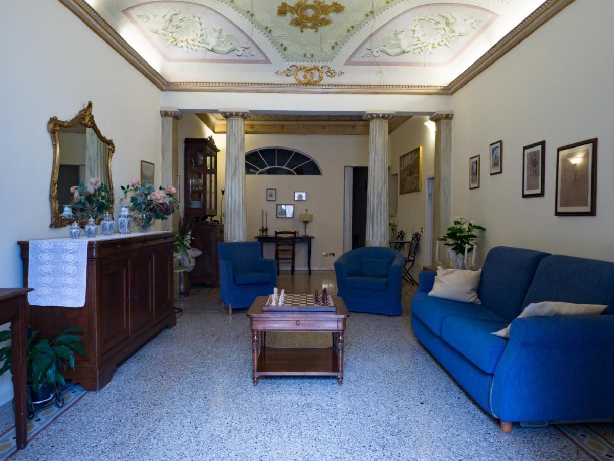 Residenza D'Epoca " Il Campo" By Francigenaapartments Сиена Екстериор снимка